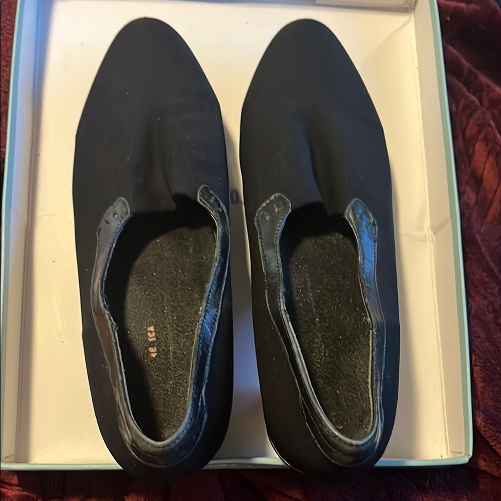 🔥Black Slip-On Shoes Munro American🔥